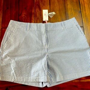 Vineyard Vines, NWT seersucker light blue/white shorts size 14